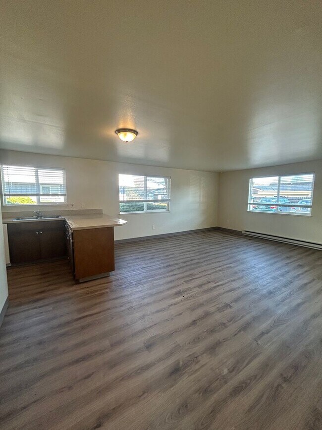 Foto del edificio - (526) Halpert Duplexes - 4 Bedroom / 2 Bathroom