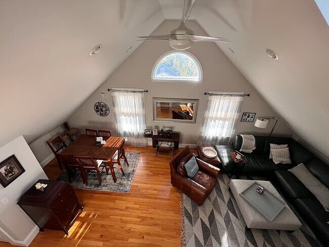 Foto del edificio - 127 Dodge St