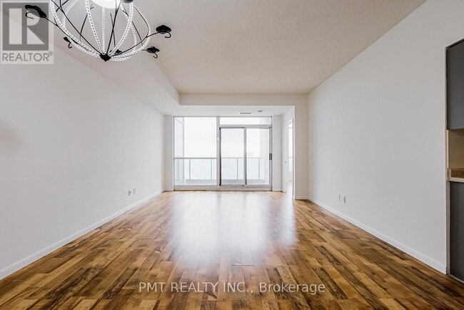 Building Photo - 219-3219 Fort York Blvd