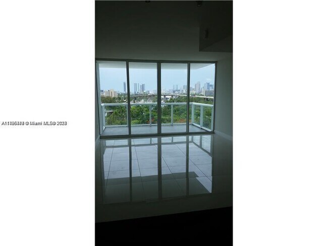 Foto del edificio - 1861 NW S River Dr