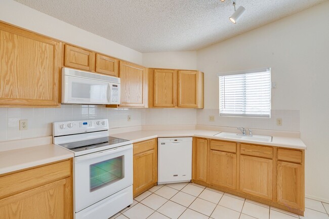 Foto del edificio - Beautiful, Clean 3Bdrm, 2ba home on East s...