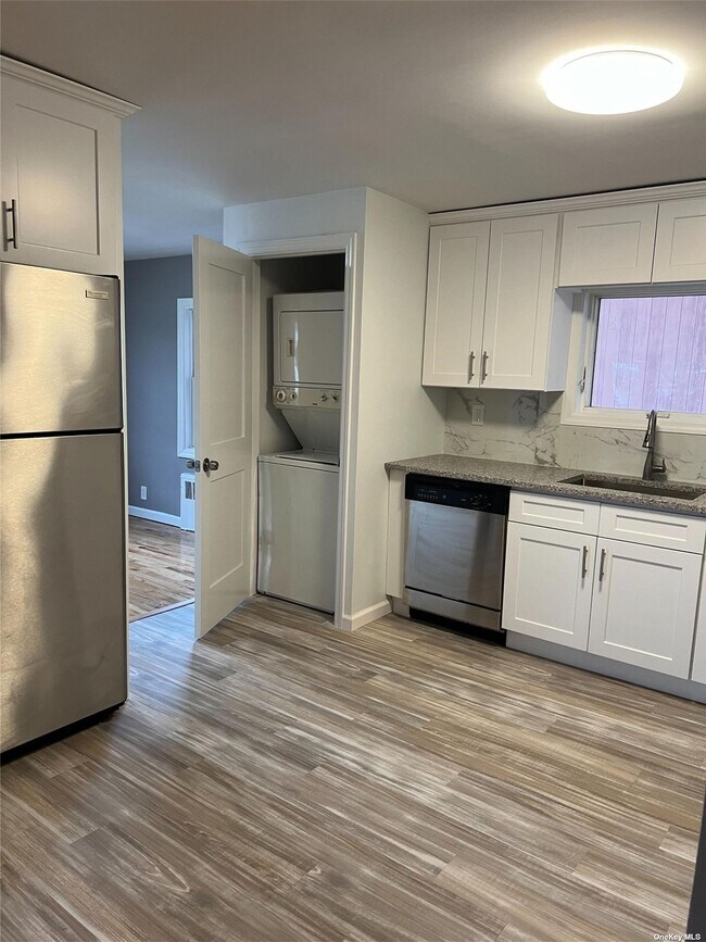 121 Kingston Blvd, Island Park, NY 11558 Townhome Rentals in Island