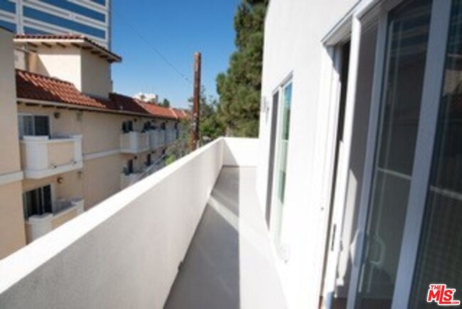 Foto del edificio - 1225 Wellesley Ave
