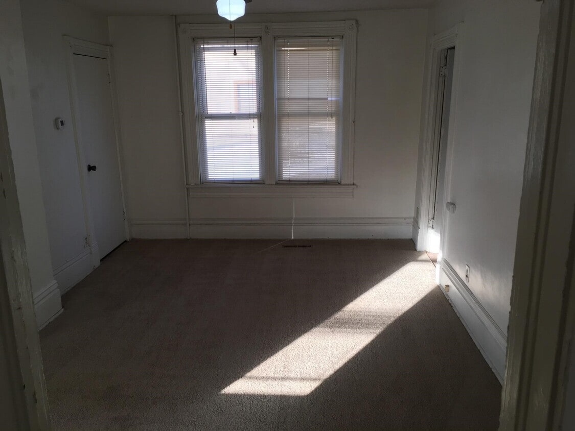 Building Photo - 410 Cross St