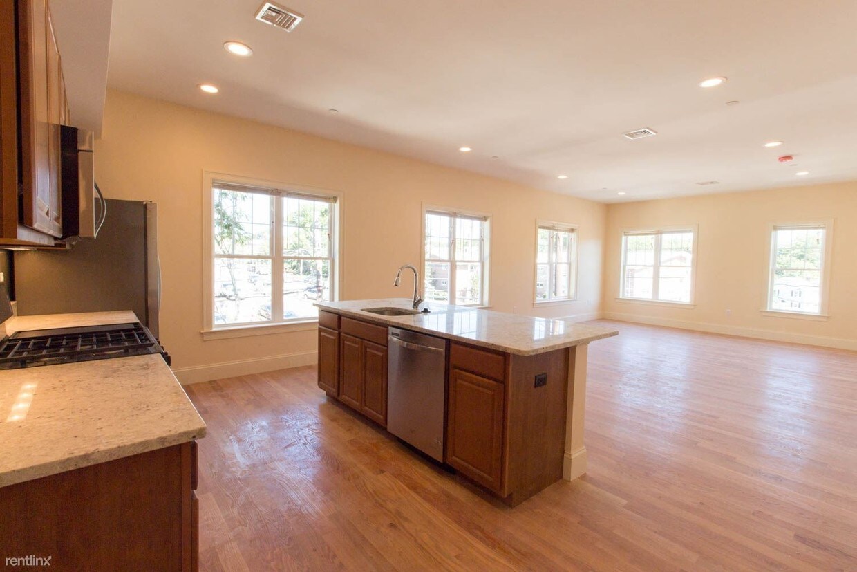 5143 Washington St, West Roxbury, MA 02132 Condo for Rent in West