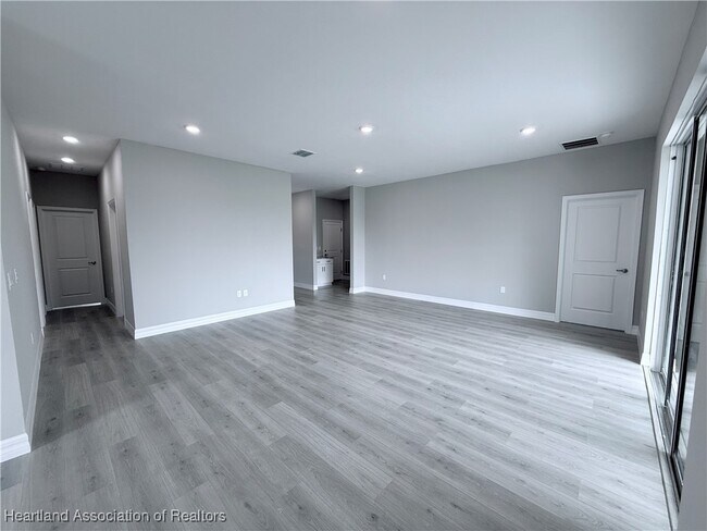 Foto del edificio - 5285 Pebble Beach Dr