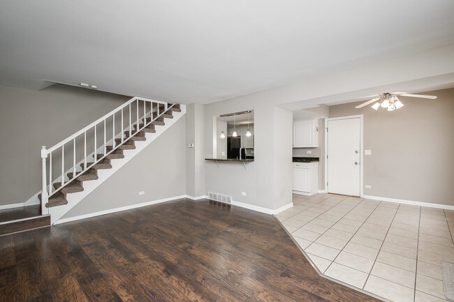 Building Photo - 29W529 Winchester Cir S