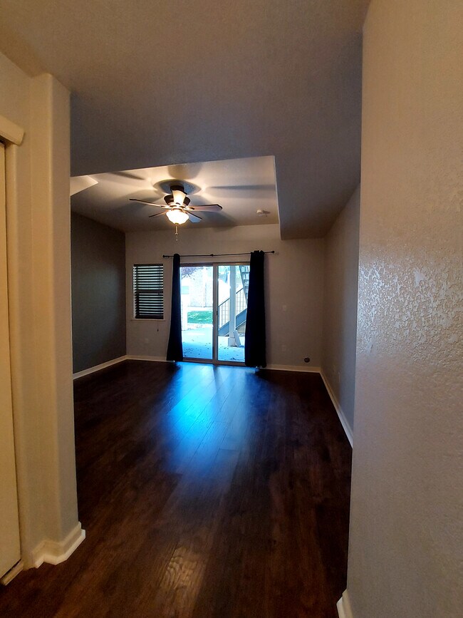 Foto del edificio - 5800 Tower Rd