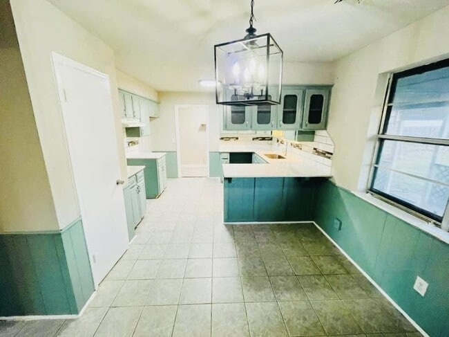 Building Photo - 4320 Suntane Cir