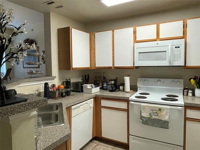 Building Photo - 2320 Gracy Farms Ln