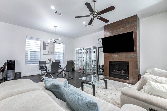 Foto del edificio - 5715 Larkin St