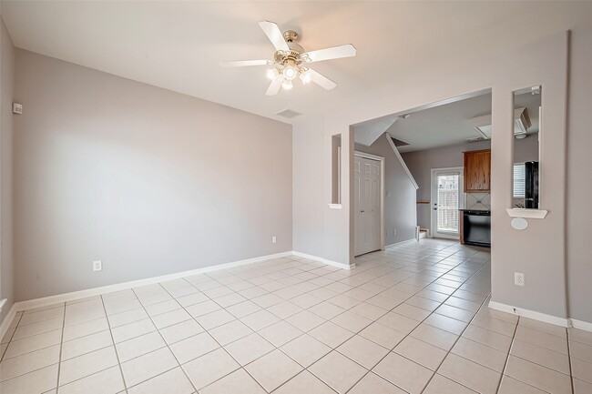 Building Photo - 206 Sydnor St