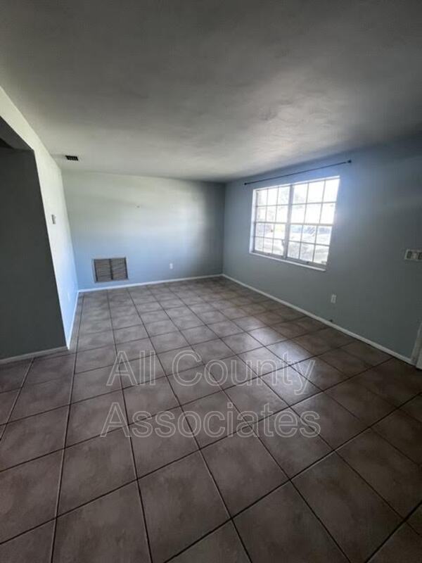 Foto del edificio - 3404 Devonshire Dr