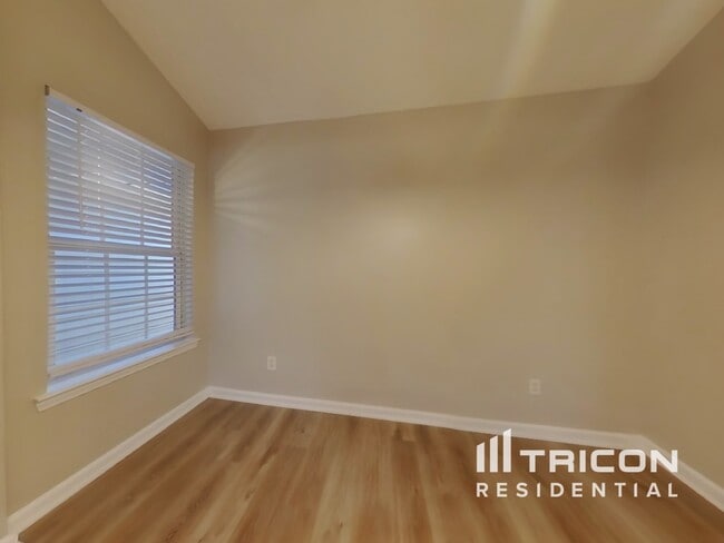 Building Photo - 7009 Glen Valley Way