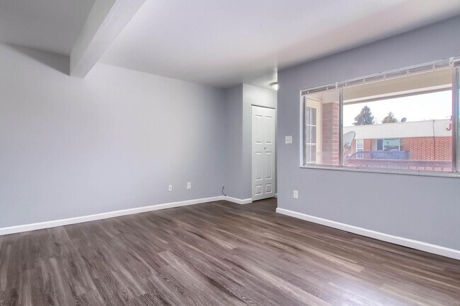 Foto del edificio - 3663 S Sheridan Blvd