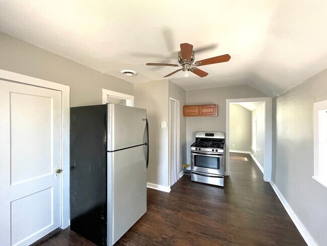 Foto del edificio - 1984-1984 W 54th St