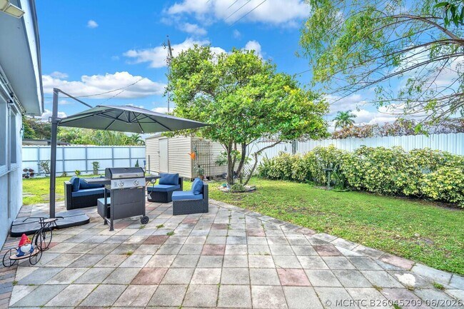 Building Photo - 404 S 62nd Terrace