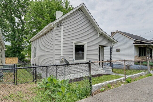 Building Photo - 91 Lewis St
