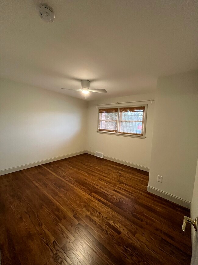 Building Photo - 9928 Shadyside St