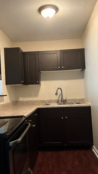 Building Photo - 2216 Glasgow Dr