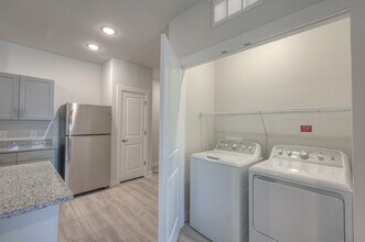 Building Photo - Daffan Flats