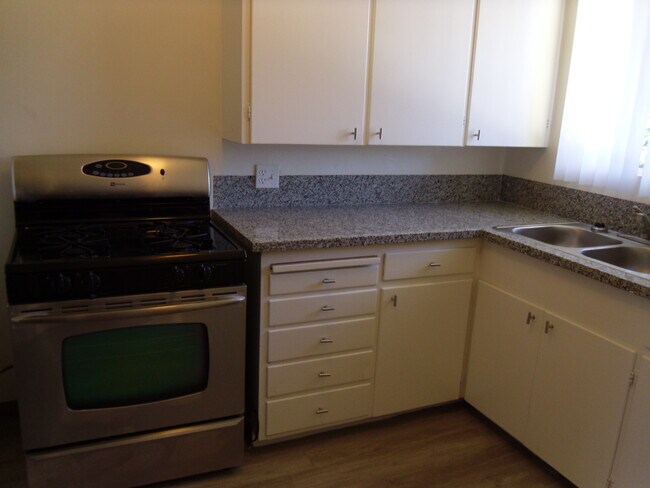 Foto del edificio - 935 W Beach Ave