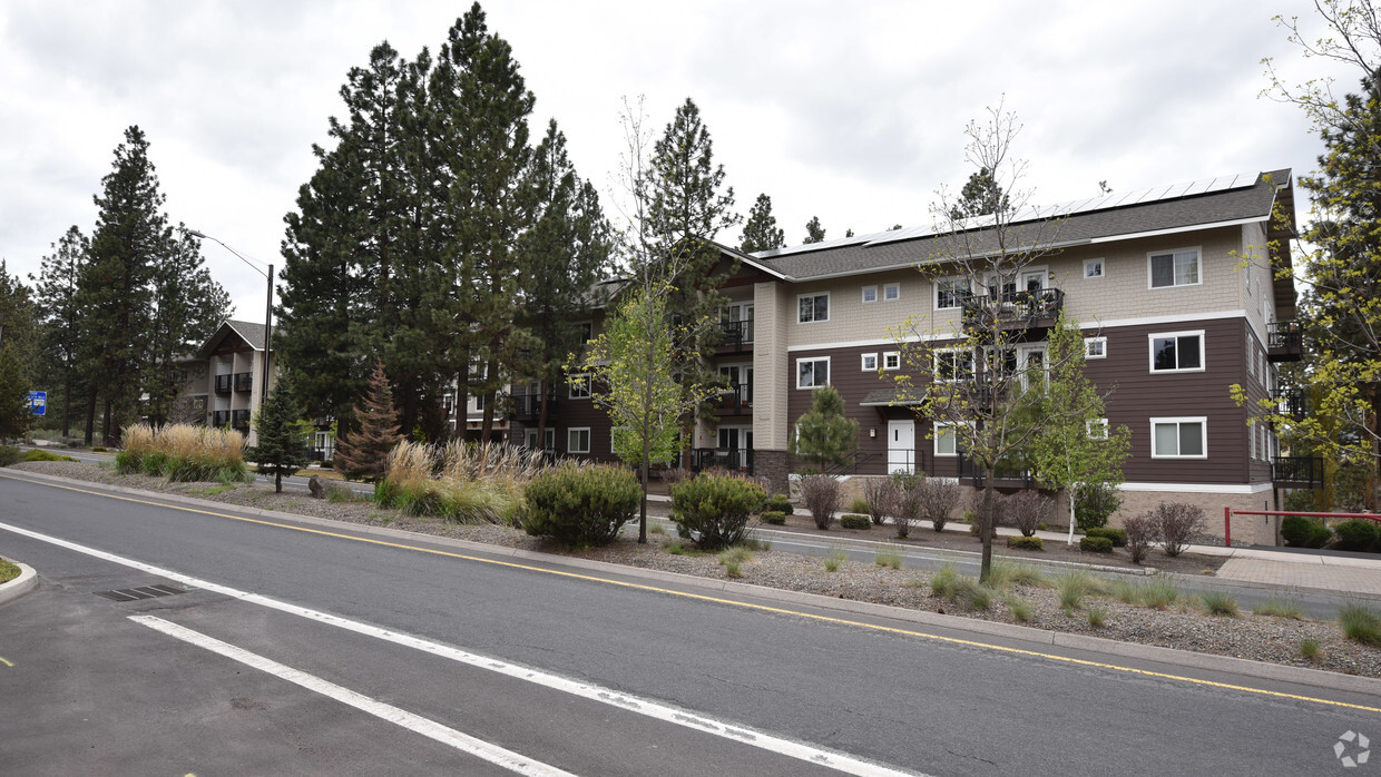 Building Photo - Mountain Laurel Lodge
