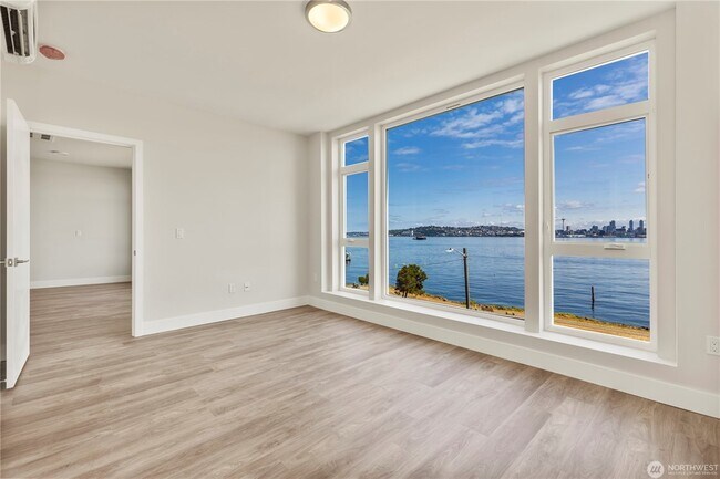 Building Photo - 1709 Harbor Ave SW