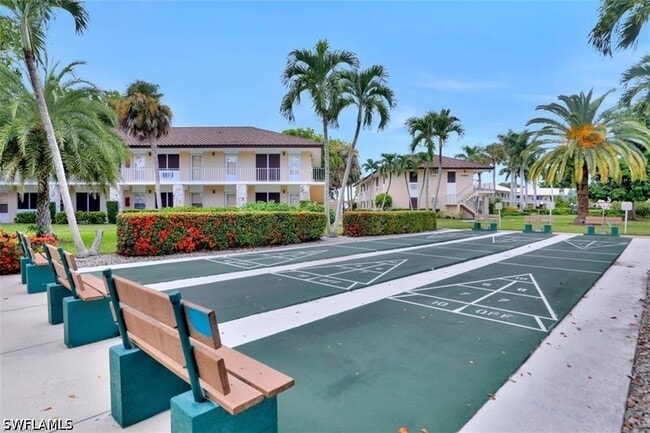 Foto del edificio - 167 N Collier Blvd