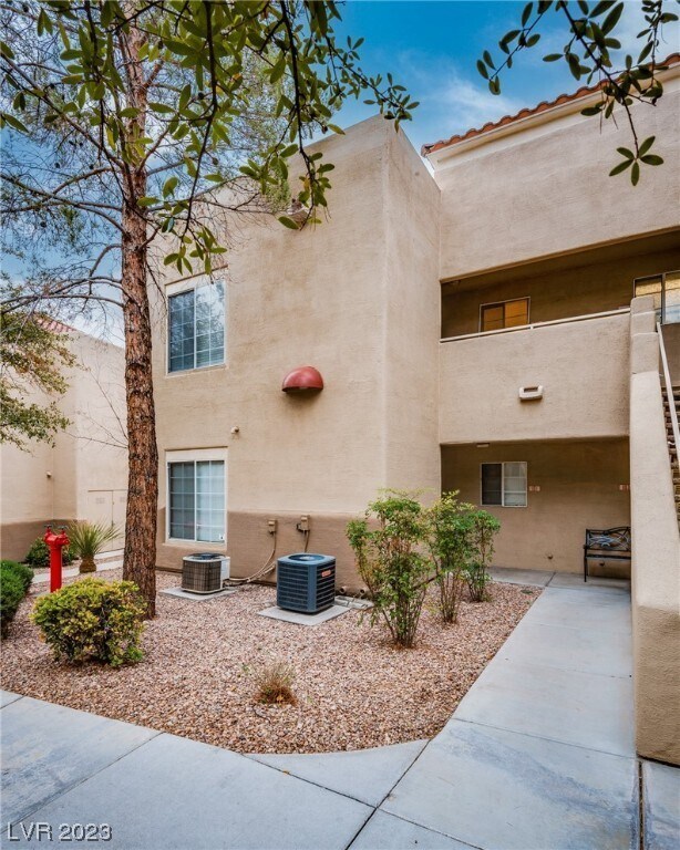 Primary Photo - 1900 Tierra Vista Dr