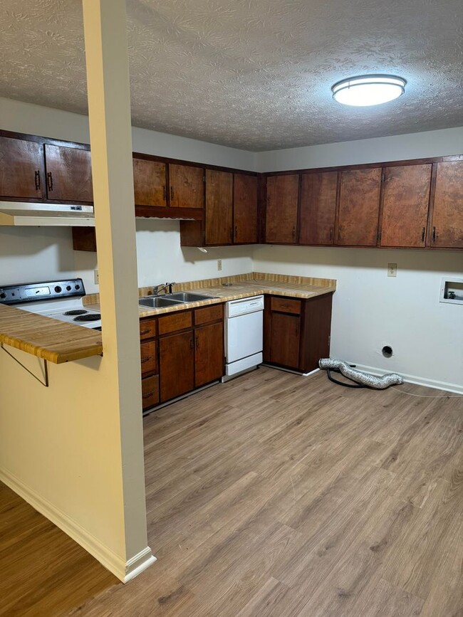 Building Photo - 117-117 Bayberry Ct