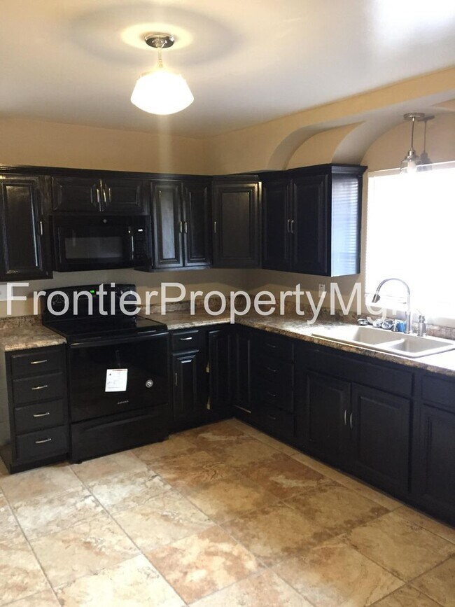 Foto del edificio - Recently Renovated 2 Bedroom Brick Bungalow!