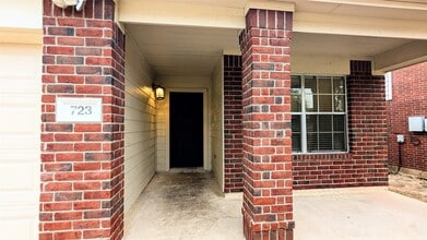 Building Photo - 723 Cypresswood Cove