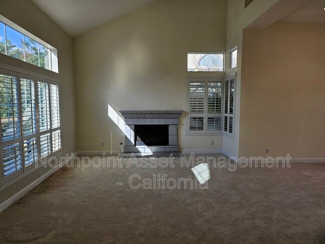 Building Photo - 5799 Johnston Pl