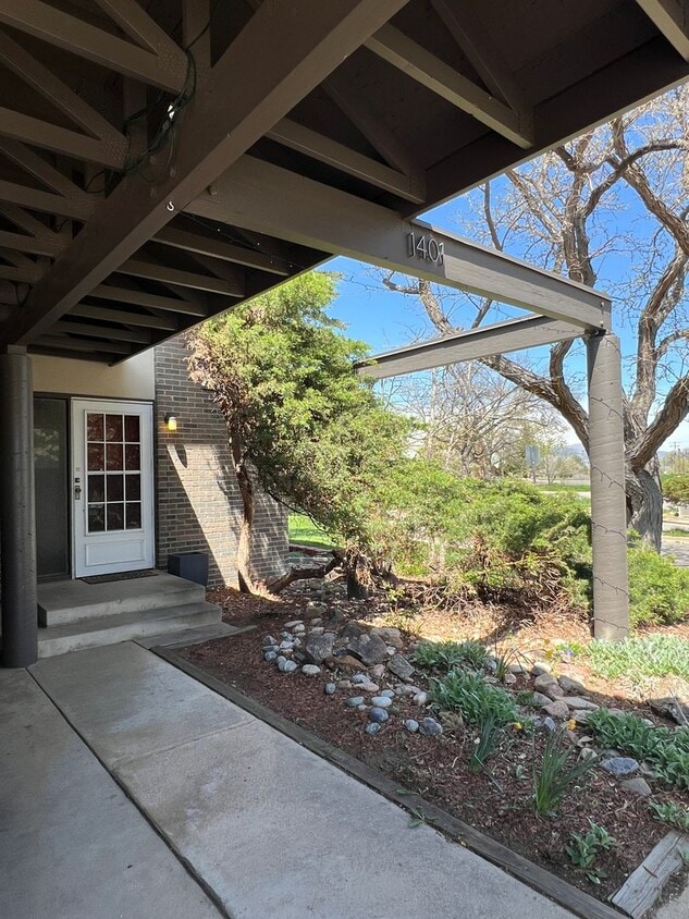 Spacious 4 Bed/3.5 Bath in Boulder - Available July 6th! - Spacious 4 Bed/3.5 Bath in Boulder - Available July 6th!