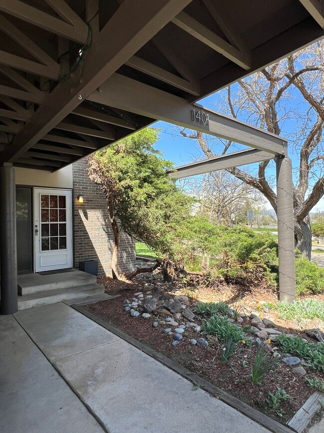 Building Photo - 1401 Bradley Dr