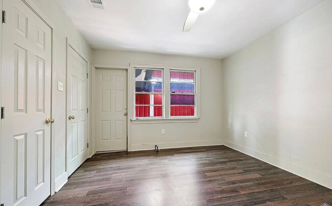 Building Photo - 10963 Lovett Rd