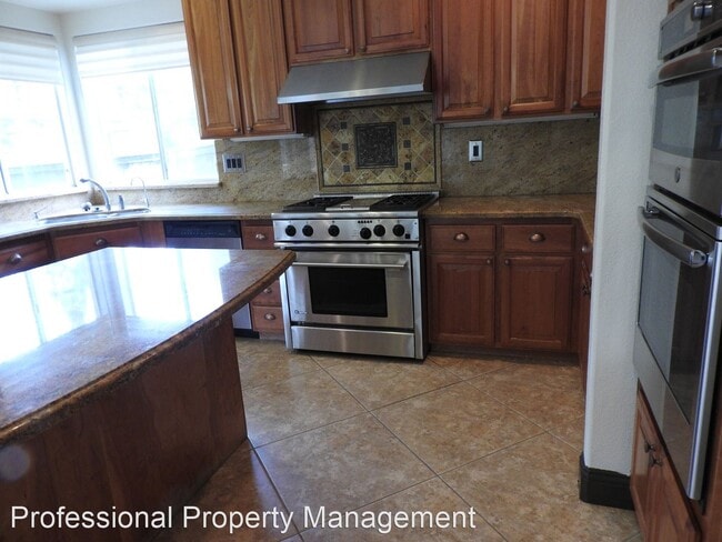 Building Photo - 5 br, 4.5 bath House - 300 Harvest Sky Ct.