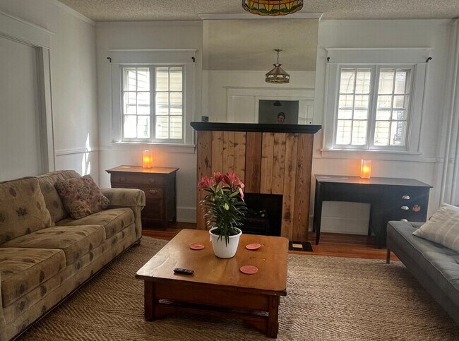 Building Photo - 25 Besch Ave