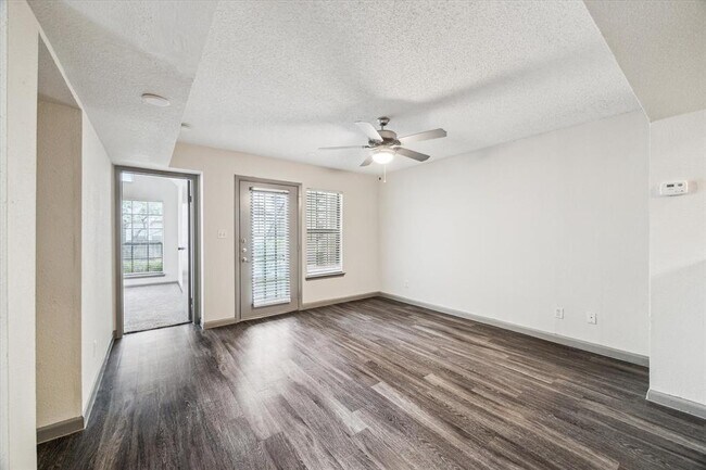 Foto del edificio - 1710 W T C Jester Blvd