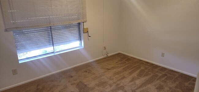 Building Photo - N 71st Dr