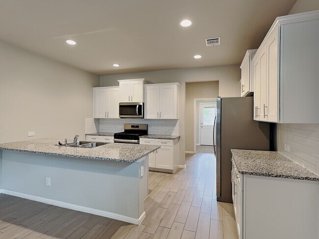 Building Photo - 6721 Lake Overlook Dr
