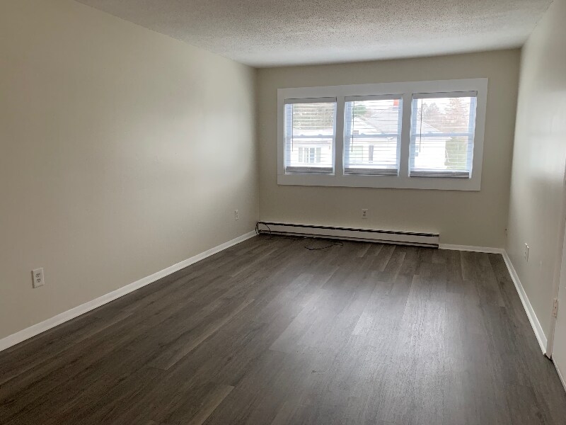 25 Franklin St Unit D, Easthampton, MA 01027 Room for Rent in