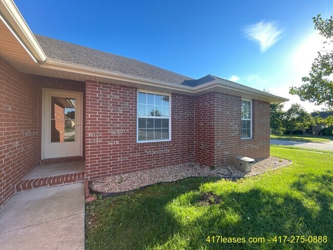 Building Photo - 1908 Overland Dr