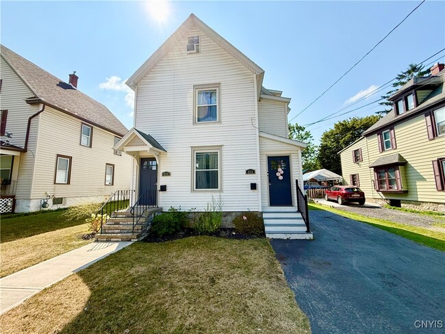 Building Photo - 213 N Seward Ave