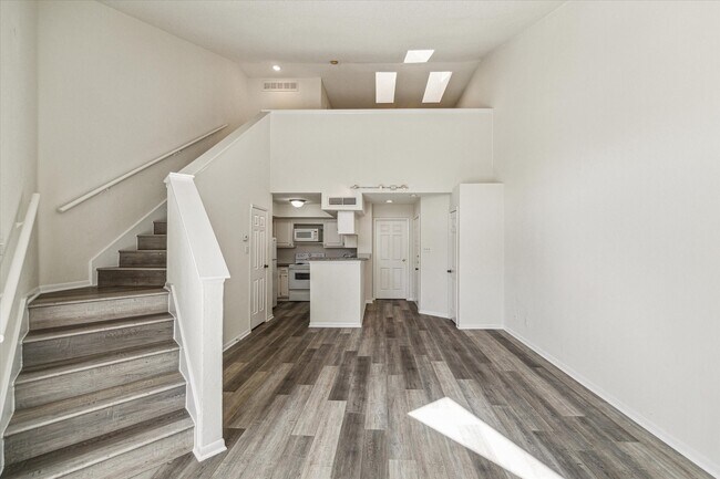 Foto del edificio - 10855 Meadowglen Ln
