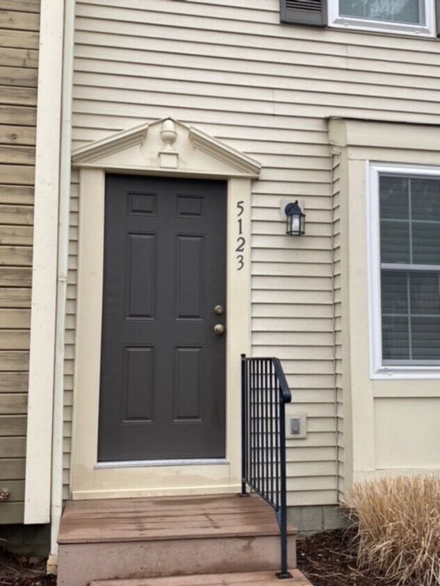 Primary Photo - 5123 Singleton Dr