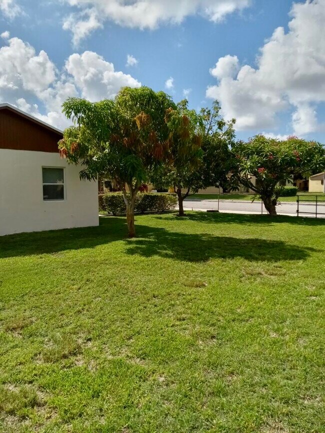 Foto del edificio - 10105 SW 172nd St