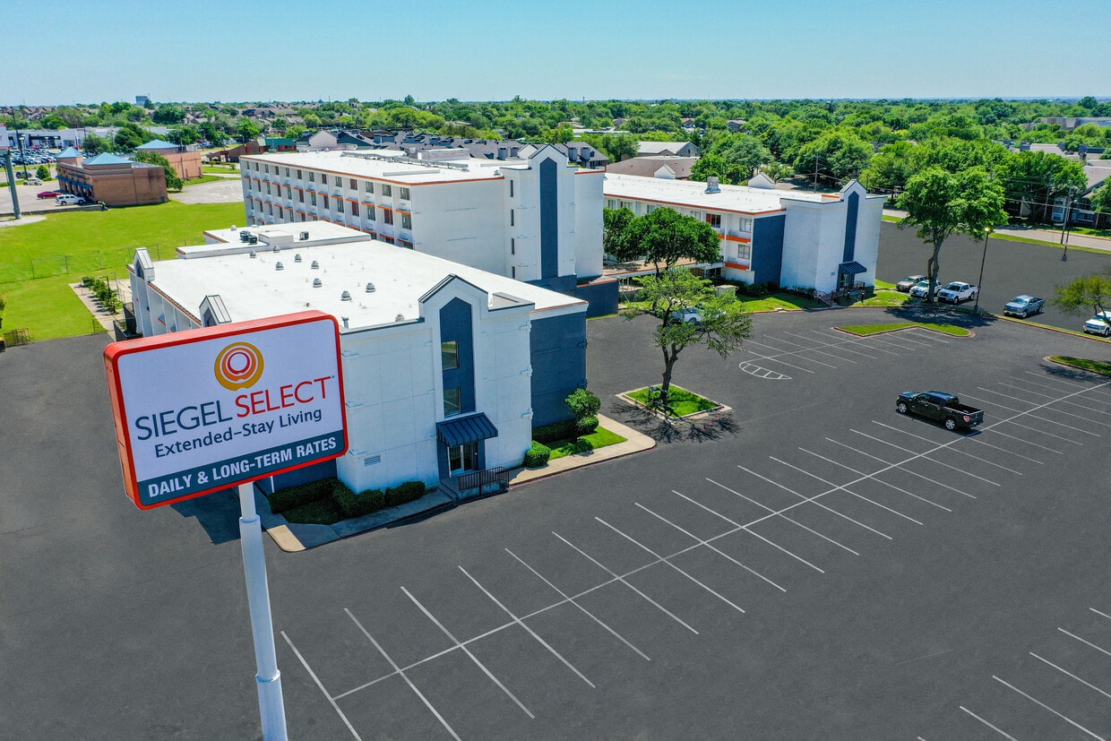 Primary Photo - Siegel Select Dallas