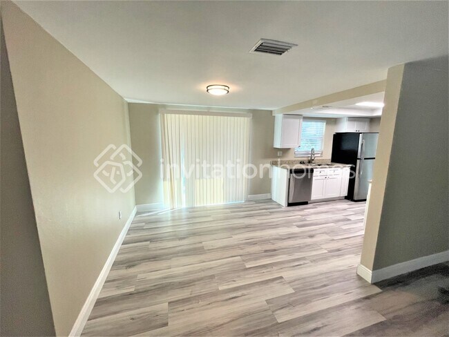 Building Photo - 7250 Magnolia Valley Dr